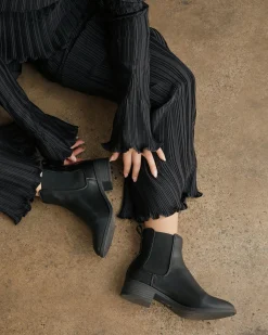 Wider Fit ELLIOT Vegan Ankle Chelsea Boots